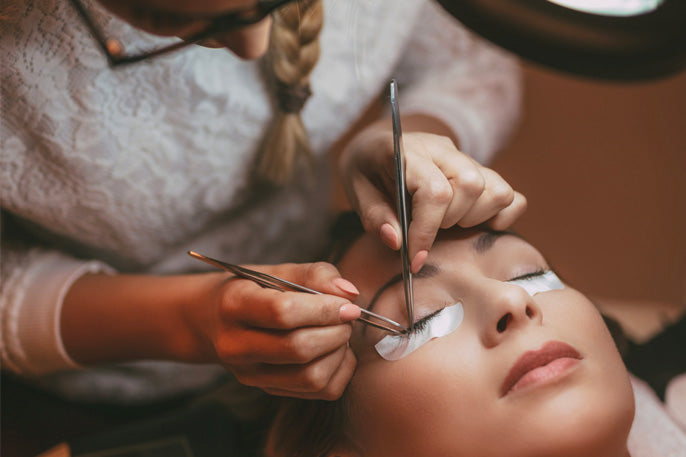 4 EXPERT METHODS TO REMOVING TOUGH LASHES